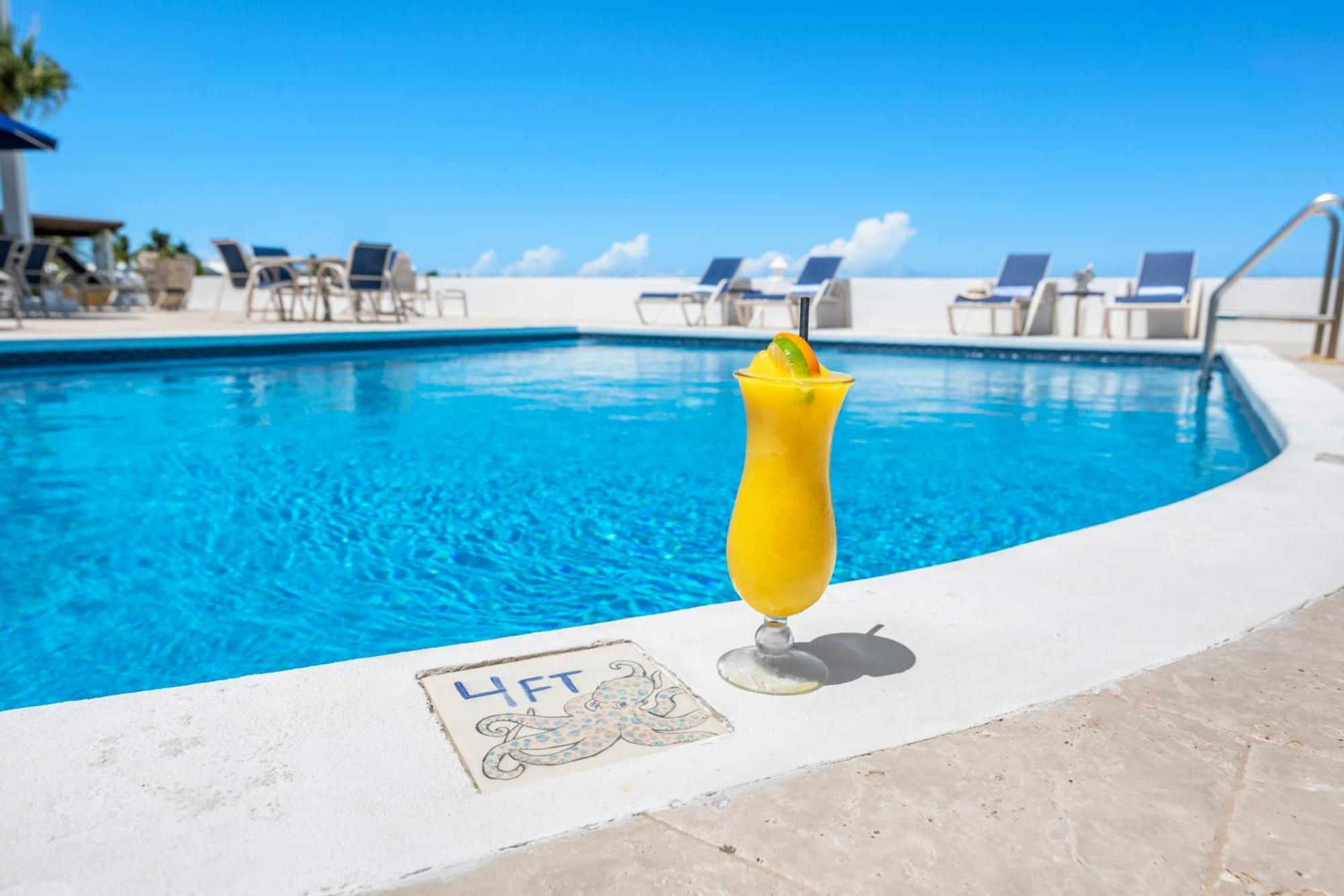 Augusta Bay Hotell George Town Eksteriør bilde