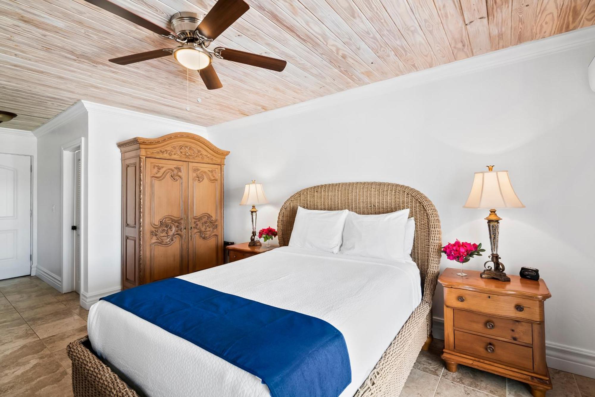 Augusta Bay Hotell George Town Eksteriør bilde